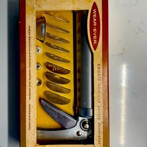 Vintage Wear-Ever Cookie Gun Pastry Decorator Trigger-Quick w/Box Complete Set.